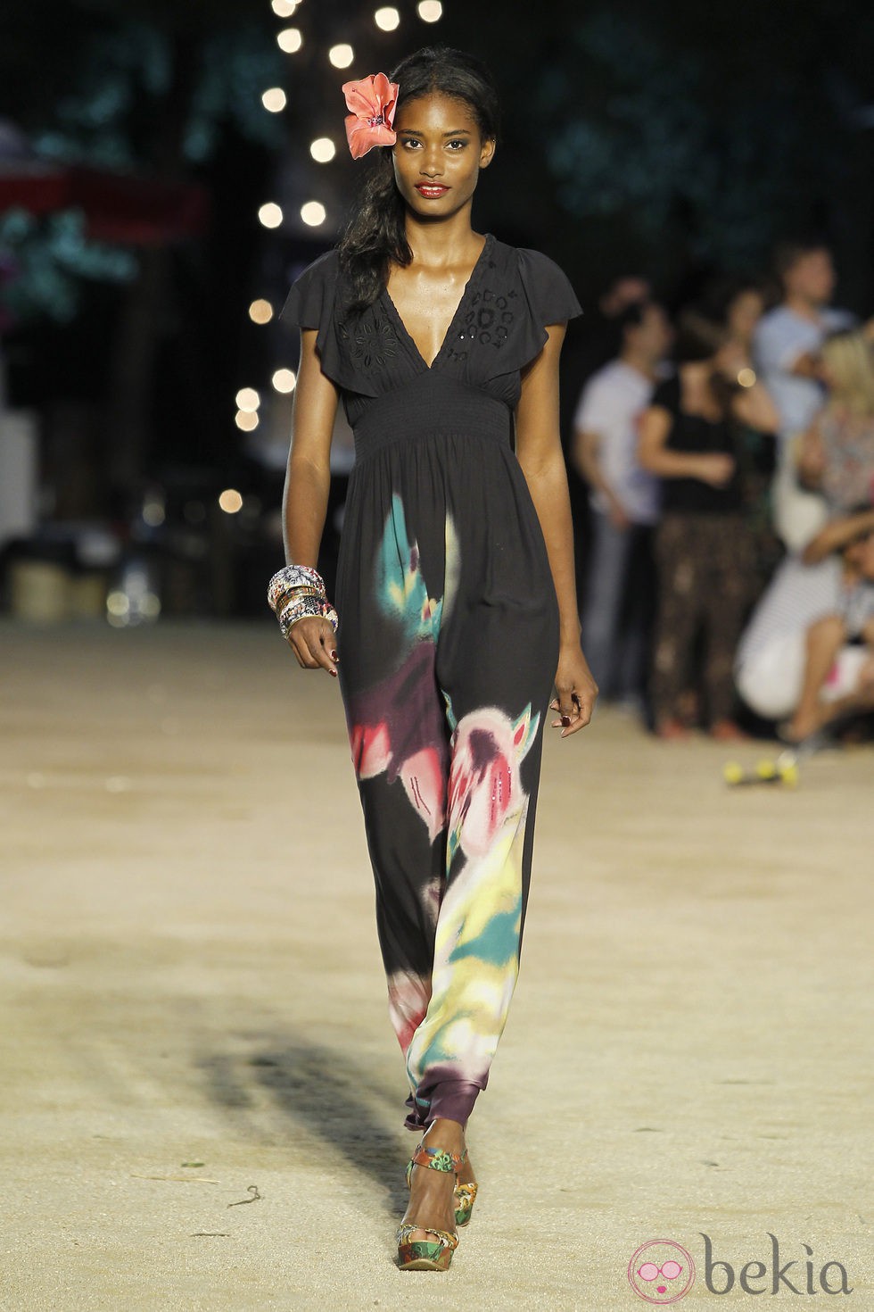 Mono negro de Desigual en la pasarela 080 de Barcelona primavera/verano 2013