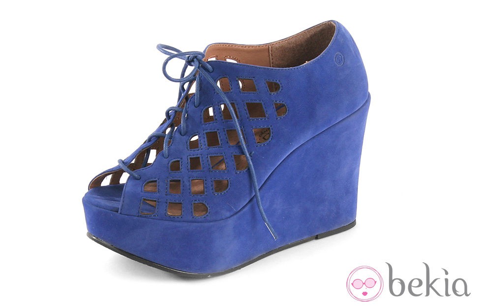 Sandalias de cuña azul klein de la colección verano 2012 de Sixtyseven