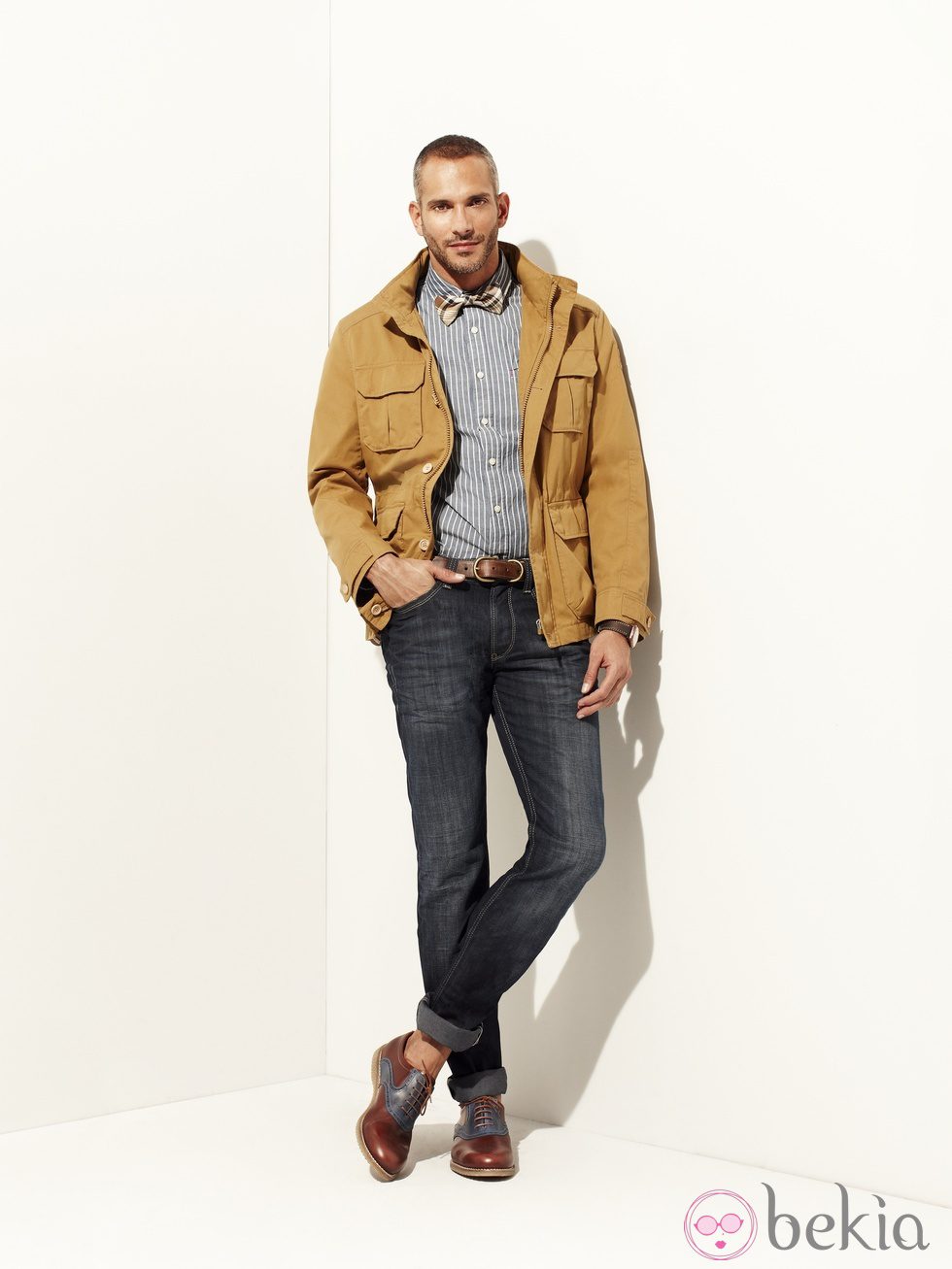 Trench color mostaza de la colección verano 2012 de la línea masculina de Pedro del Hierro