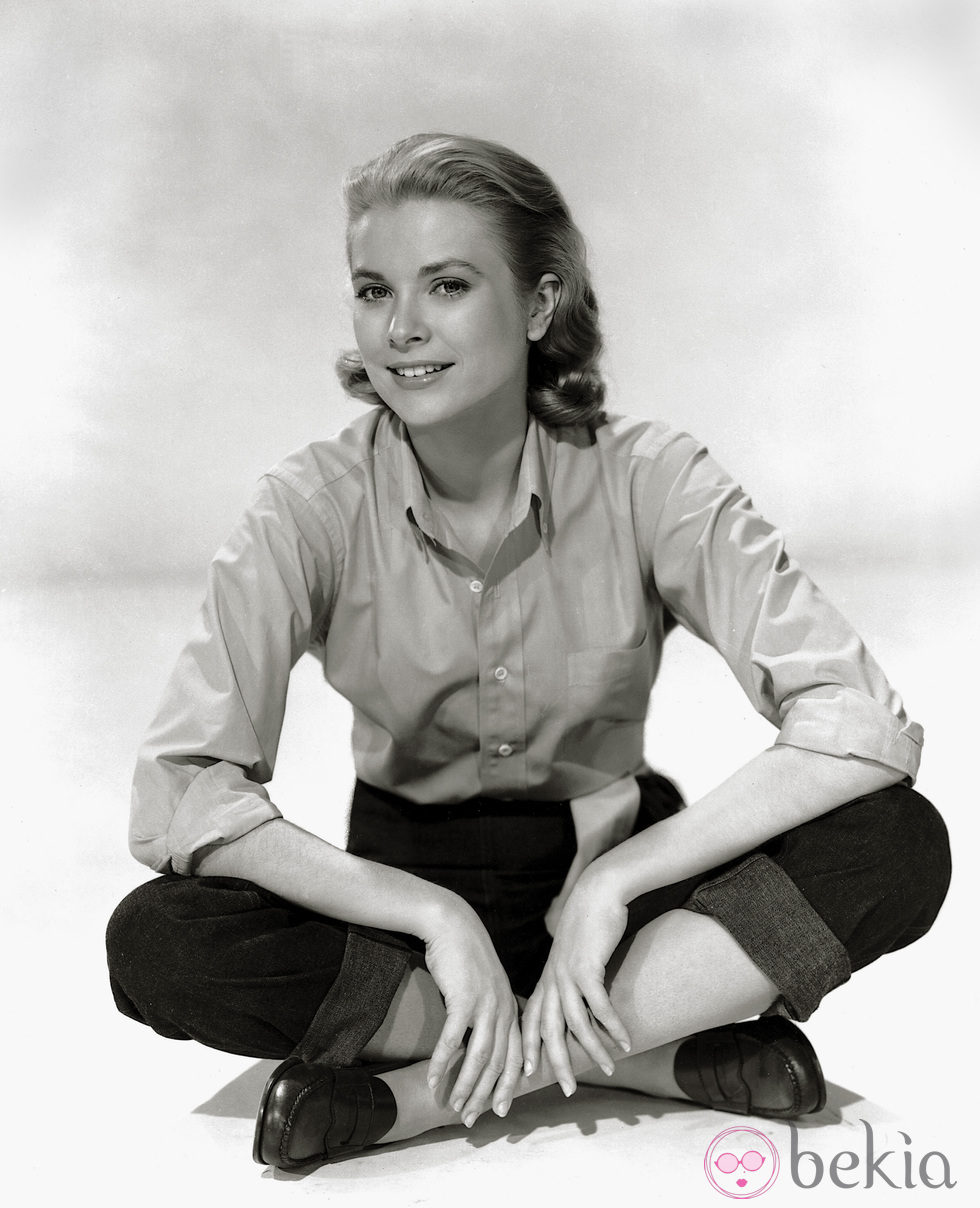 Grace Kelly con camisa y mocasines