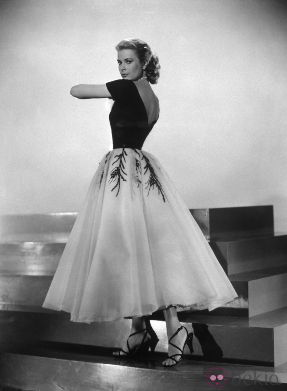 Grace Kelly con un vestido silueta bar