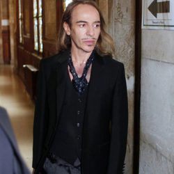 John Galliano sale del juzgado