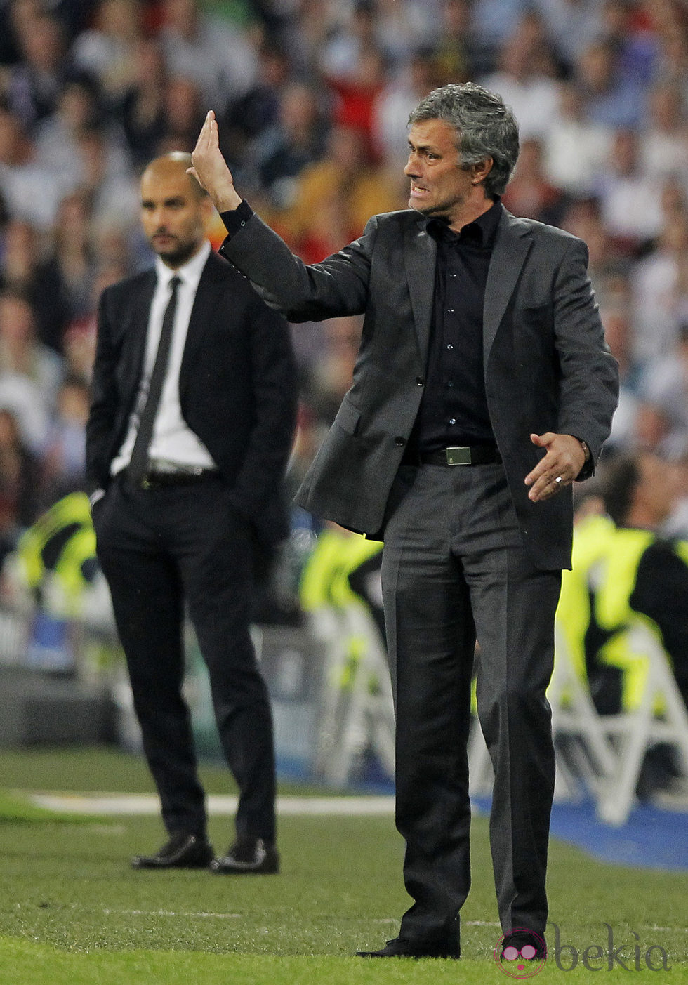 Guardiola y Mourinho durante un partido