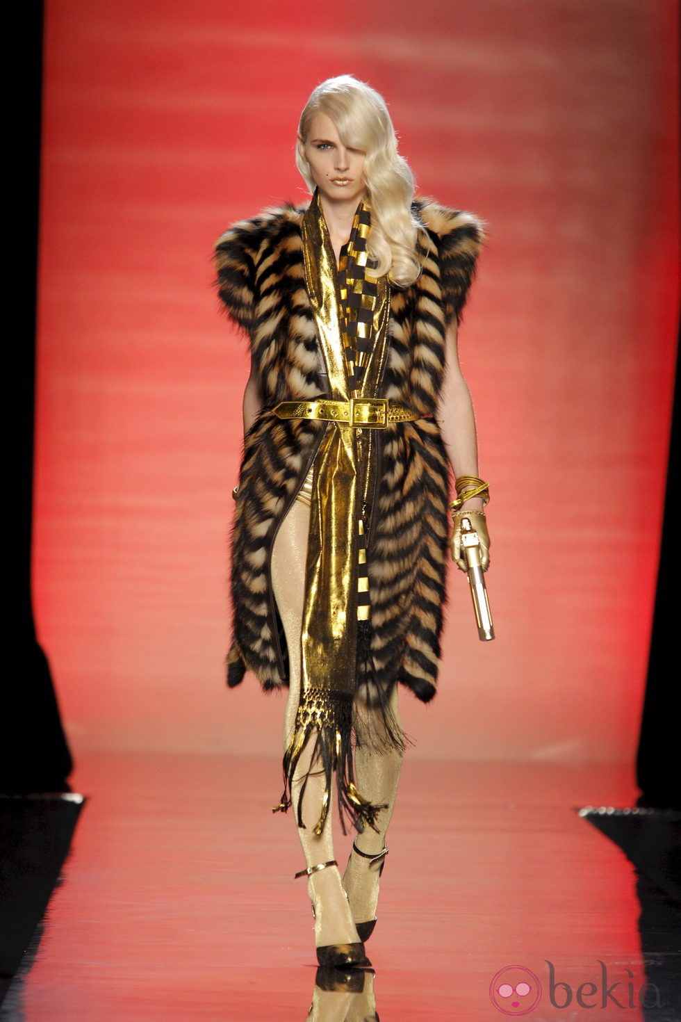 Andrej Pejic en un desfile de Jean Paul Gaultier