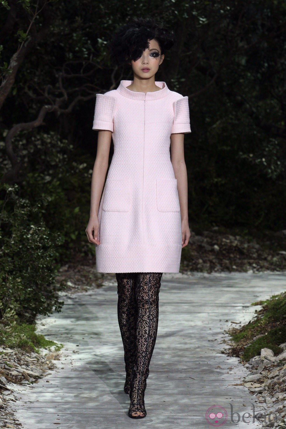 Vestido rosa chicle de la colección primavera/verano 2013 de Chanel en la Semana de la Alta Costura de París