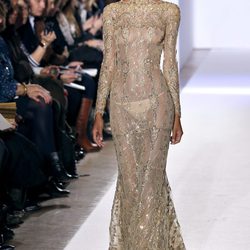 Vestido con pedrería de la colección primavera/verano 2013 de Zuhair Murad en la Semana de la Alta Costura de París