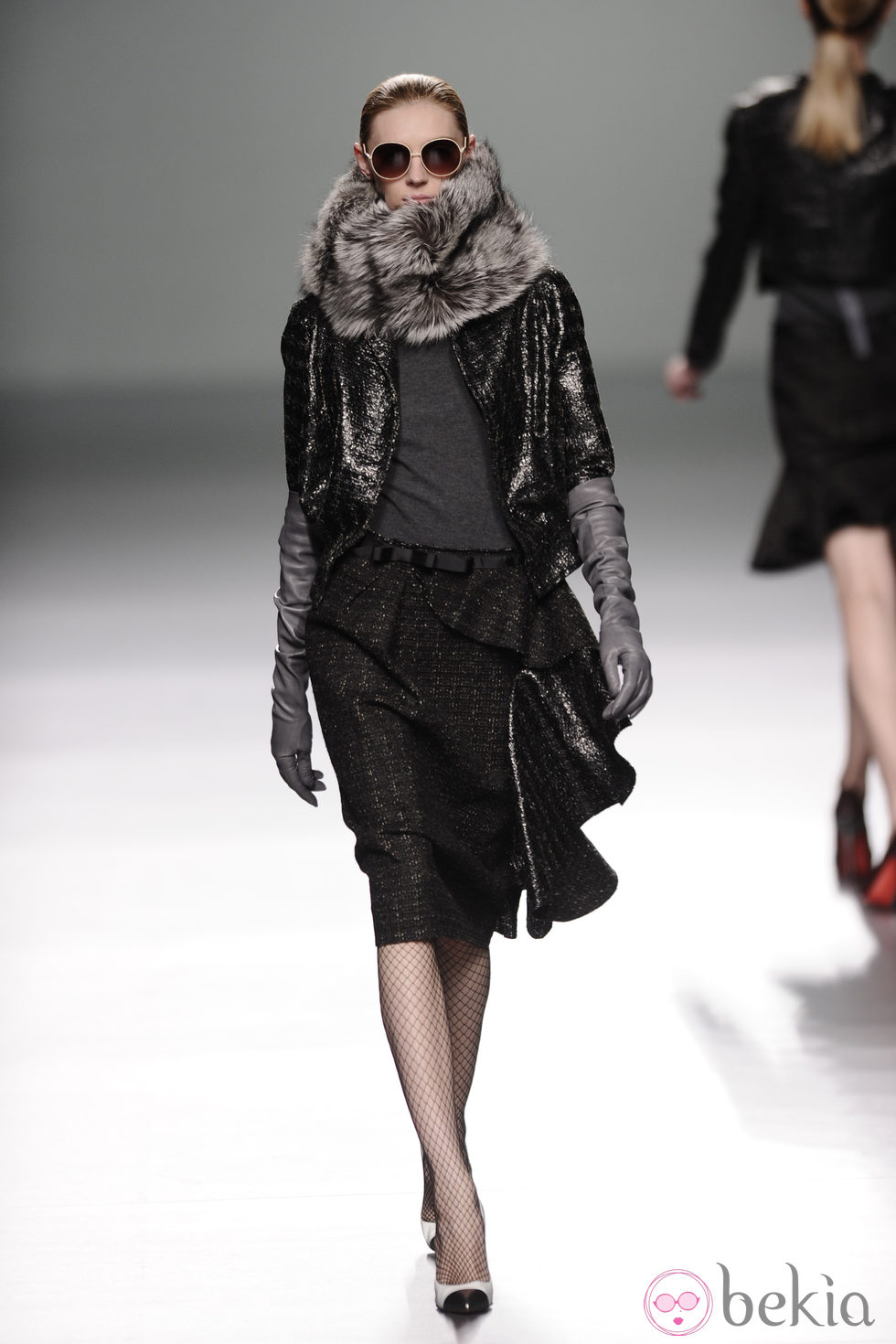 Falda negra con volantes de la colección otoño/invierno 2013/2014 de Victorio y Lucchino en Madrid Fashion Week