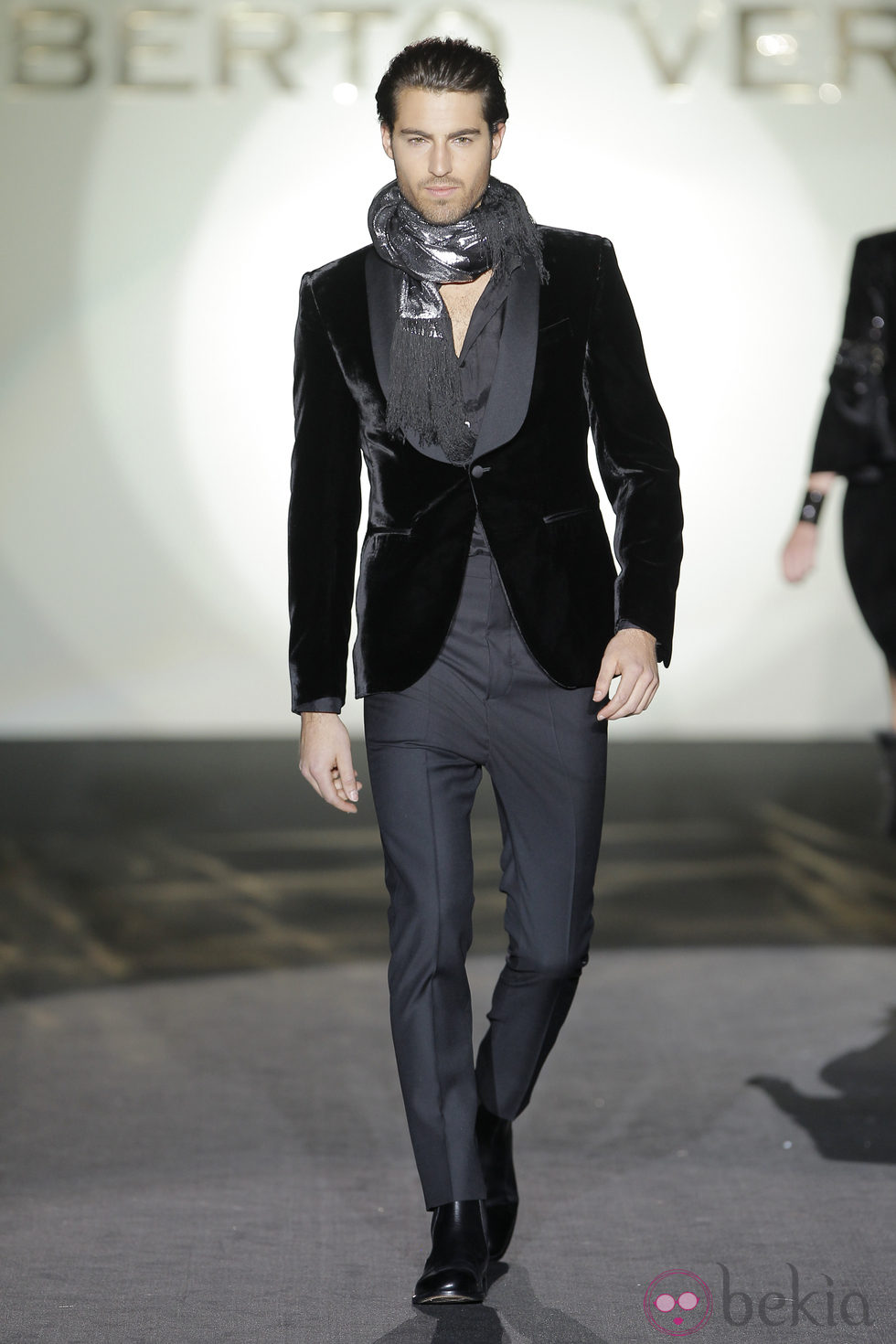 Americana de terciopelo de caballero de la colección otoño/invierno 2013/2014 de Roberto Verino en Madrid Fashion Week