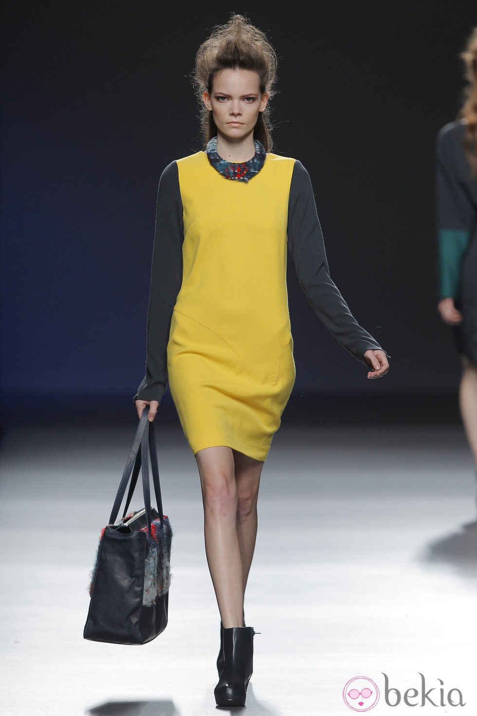 Vestido amarillo de la colección otoño/invierno 2013/2014 de Sara Coleman en Madrid Fashion Week