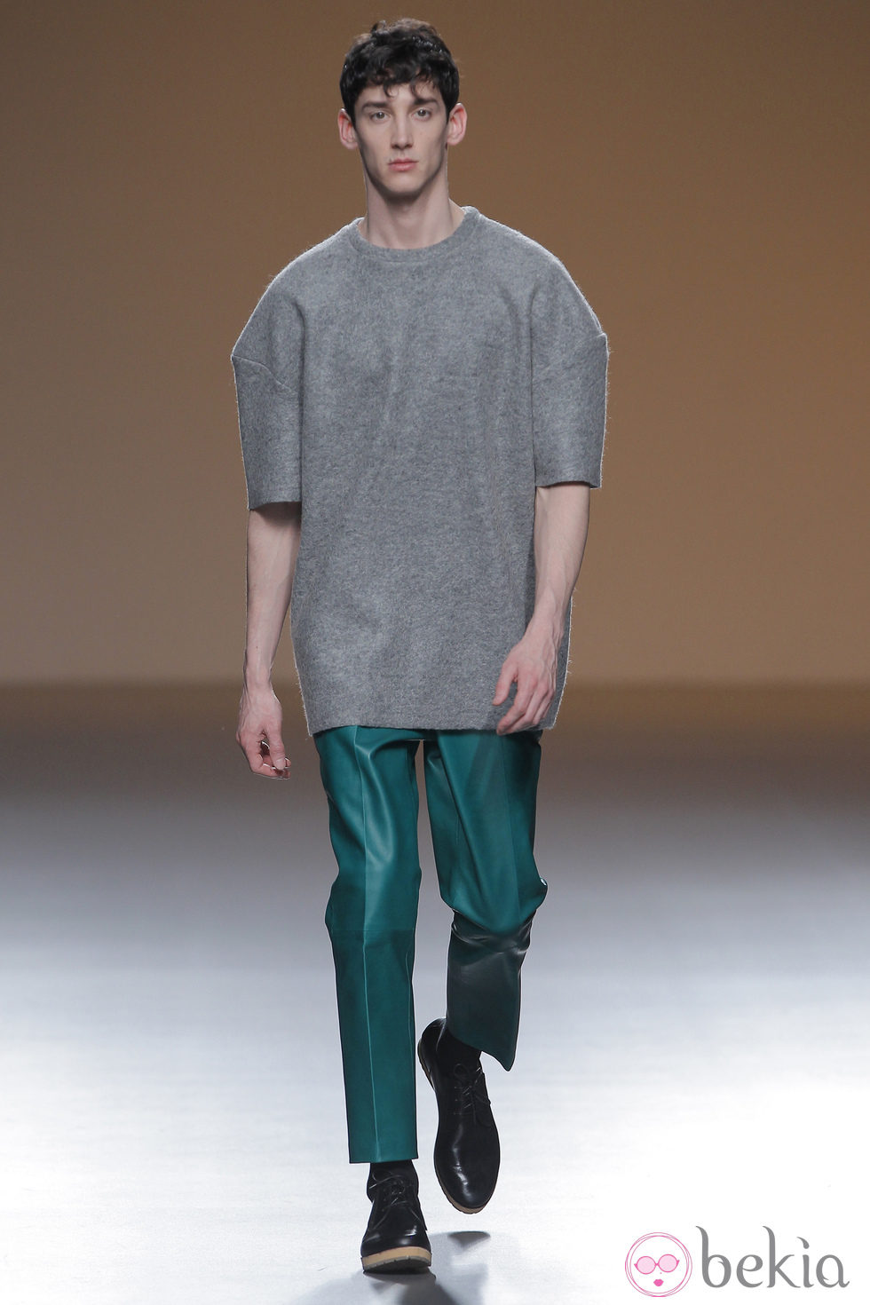 Pantalón masculino verde esmeralda de la colección otoño/invierno 2013/2014 de A.A. de Amaya Arzuaga en Madrid Fashion Week