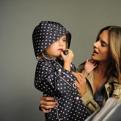 Alessandra Ambrosio y su hija Anja, imagen de la primavera/verano 2013 de London Fog