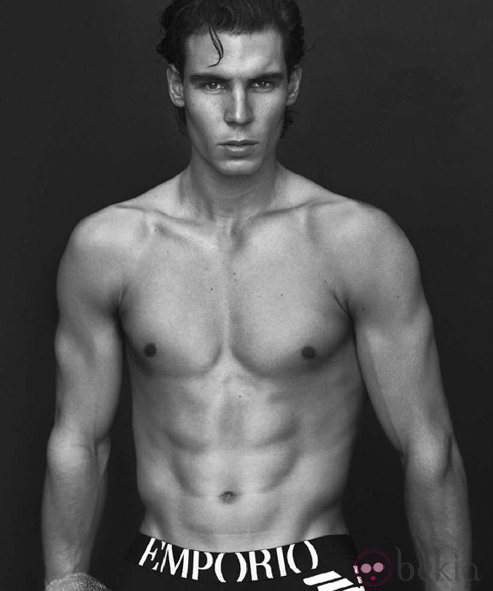 Rafa Nadal luce torso desnudo para Armani a principios de 2011