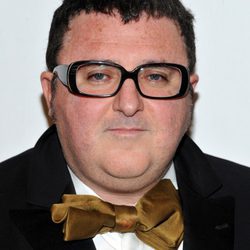 Primer plano del diseñador Alber Elbaz