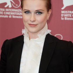 Primer plano de Evan Rachel Wood en el Festival de Venecia