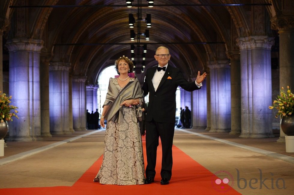 La princesa Margarita de Holanda con un vestido estampando en la cena previa a la abdicación de la Reina Beatriz de Holanda