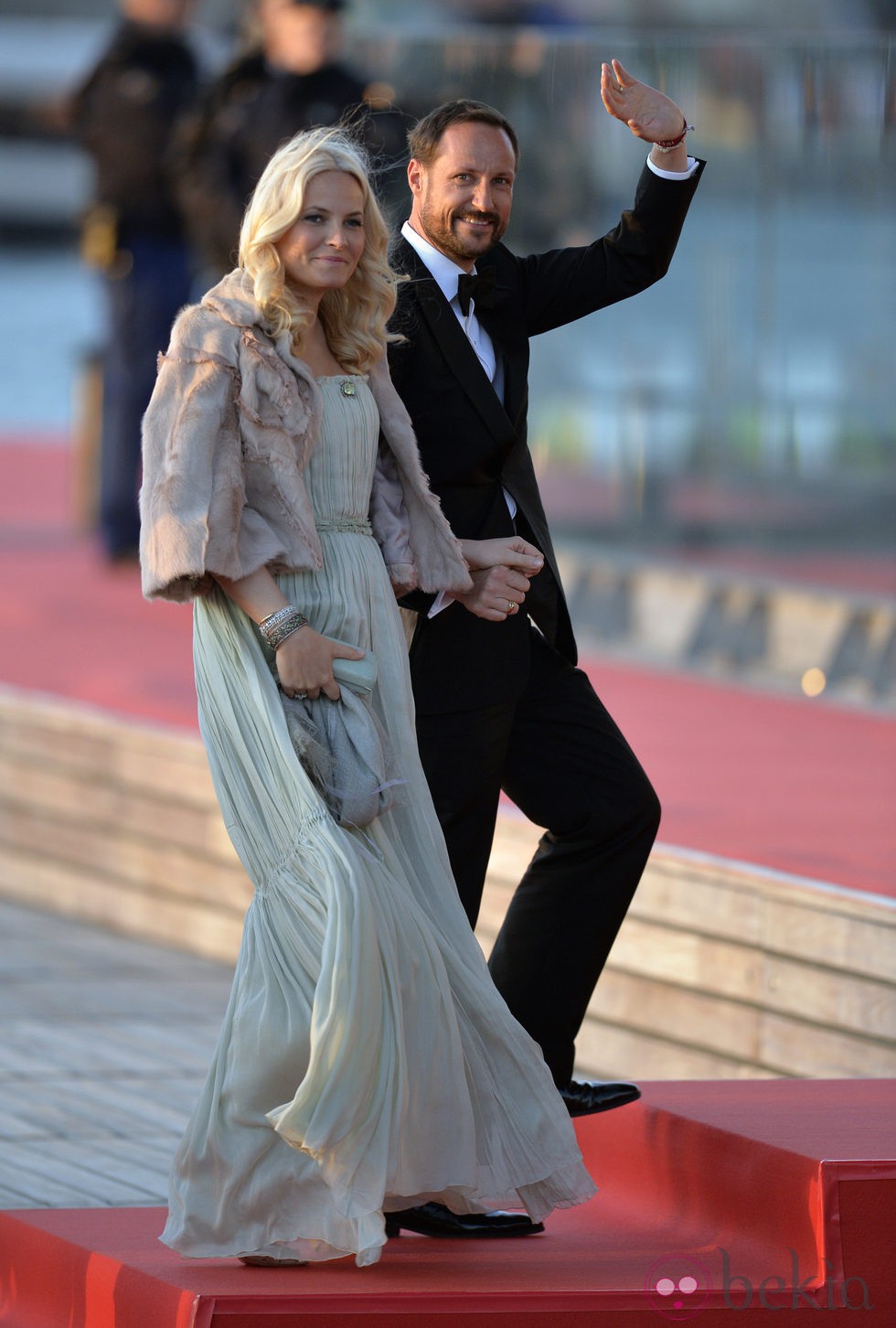 La Princesa Mette-Marit de Noruega con un vestido turquesa en la cena de gala por la coronación de los Reyes de Holanda