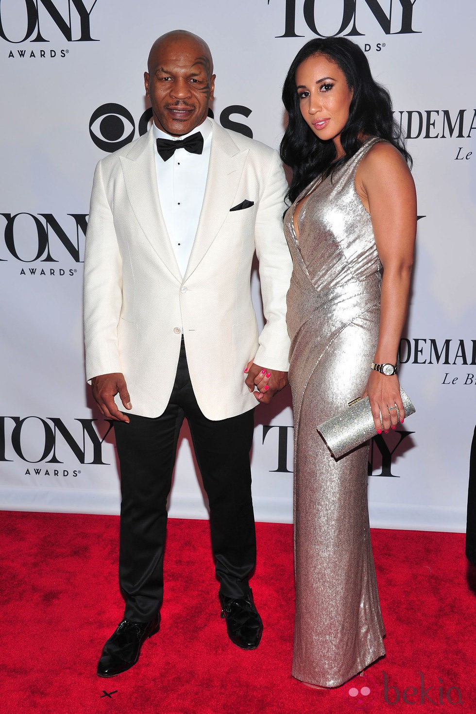 Mike Tyson con un esmoquin blanco y negro en la gala de los premios Tony 2013