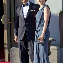 Guillermo de Luxemburgo con un esmoquin azul marino