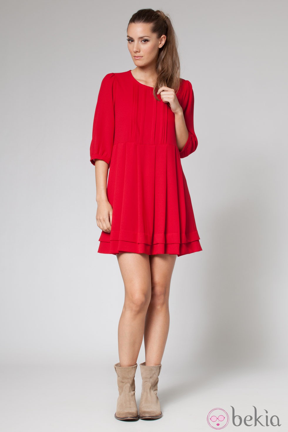 Vestido rojo de la colección otoño/invierno 2013 de Poète