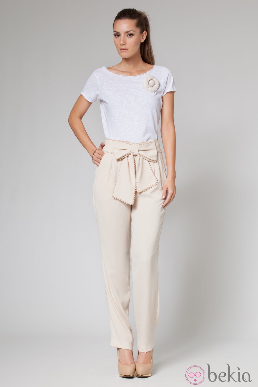 Pantalón beige de la colección otoño/invierno 2013 de Poète