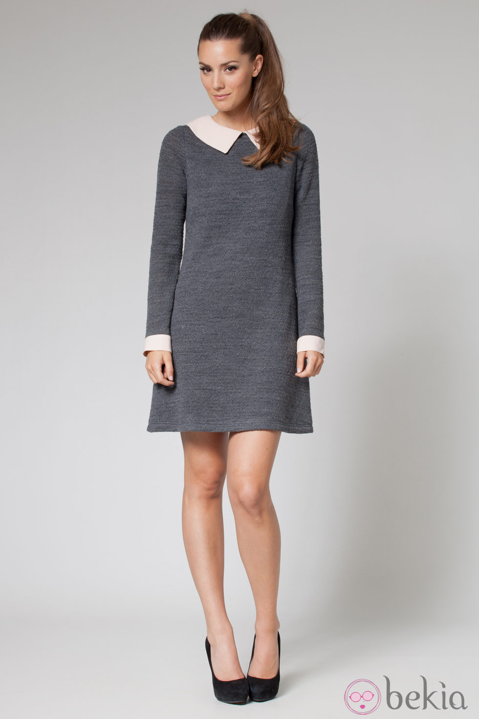 Vestido gris de la colección otoño/invierno 2013 de Poète