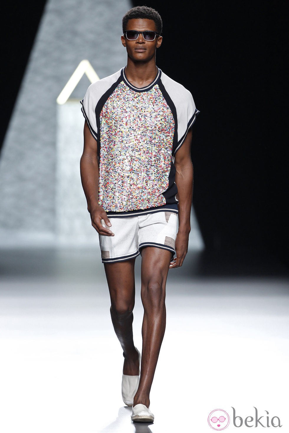 Camiseta con glitter de la colección primavera/verano 2014 de Ana Locking en Madrid Fashion Week