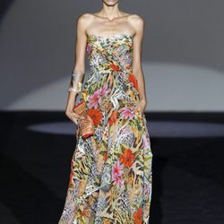 Vestido largo con estampado de la colección primavera/verano 2014 de Roberto Verino en Madrid Fashion Week