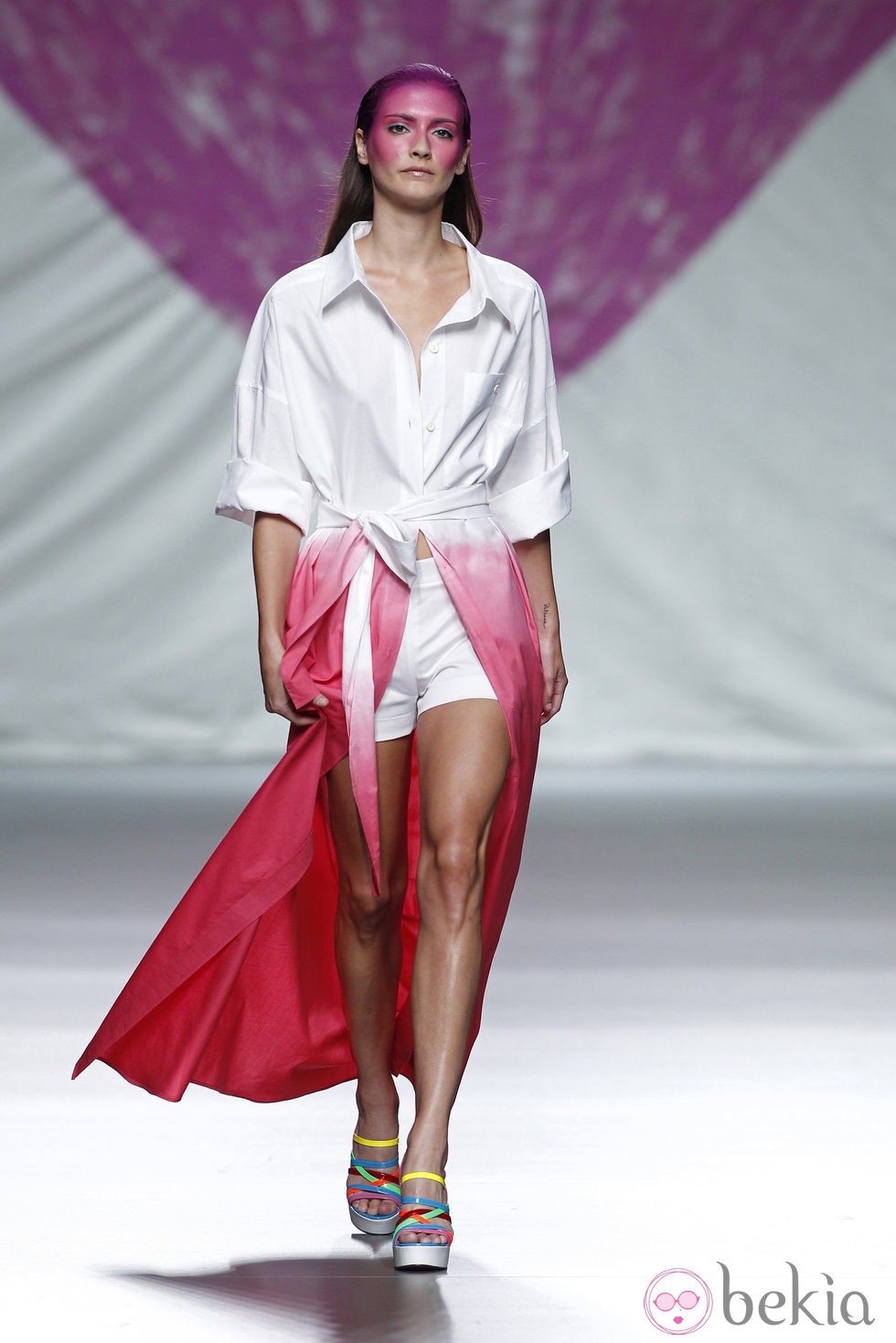 Gabardina degradada de la colección primavera/verano 2014 de Ágatha Ruiz de la Prada