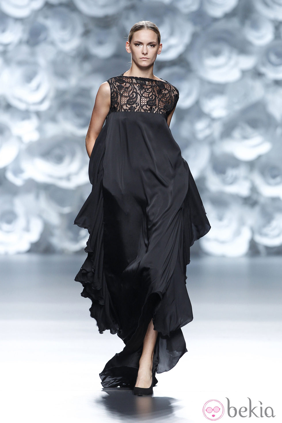 Vestido negro de la colección primavera/verano 2014 de Juana Martín en Madrid Fashion Week