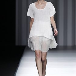 Vestido con tul de seda de la colección primavera/verano 2014 de Sita Murt en Madrid Fashion Week