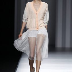 Chaqueta de punto en melocotón de la colección primavera/verano 2014 de Sita Murt en Madrid Fashion Week