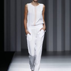 Jumpsuit blanco de la colección primavera/verano 2014 de Sita Murt en Madrid Fashion Week