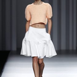 Crop top melocotón de la colección primavera/verano 2014 de Sita Murt en Madrid Fashion Week