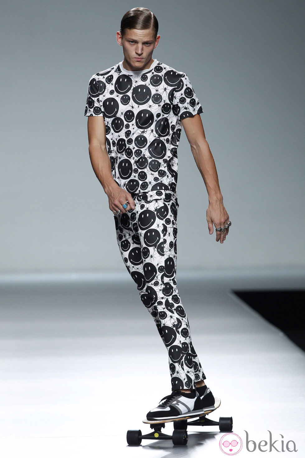 Total look de smilies de la colección primavera/verano 2014 de Carlos Díez en Madrid Fashion Week