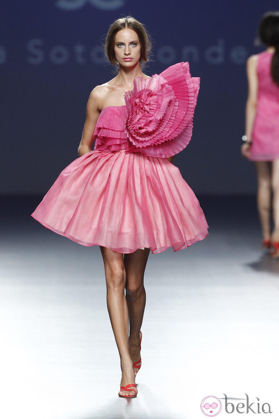 Vestido rosa geométrico de la colección primavera/verano 2014 de Eva Soto Conde en el EGO Madrid Fashion Week