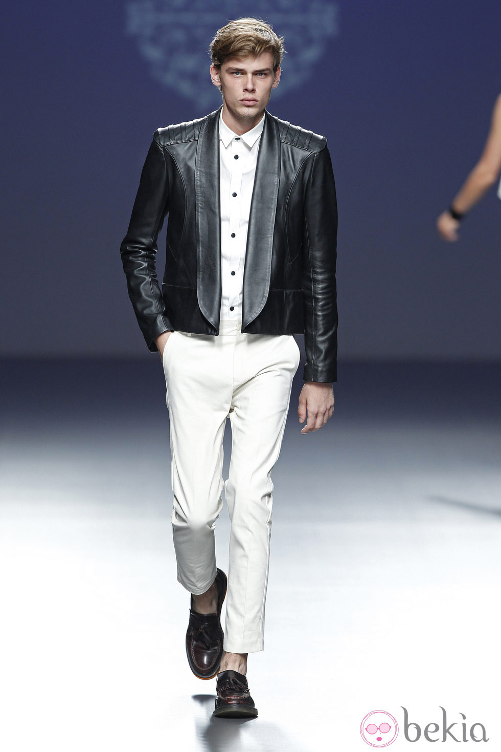 Chaqueta de cuero negra de la colección primavera/verano 2014 de Lorena Saravia en el EGO Madrid Fashion Week