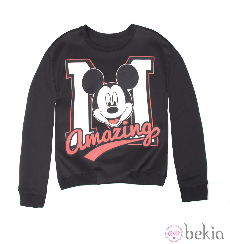 Sudadera azul de la colección cápsula de Minnie y Mickey de Bershka