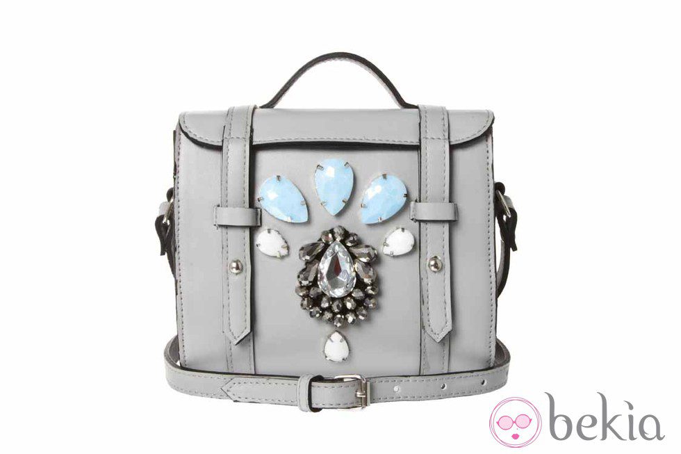 Bolso gris con pedrería de la colección otoño/invierno 2013/2014 de Asos