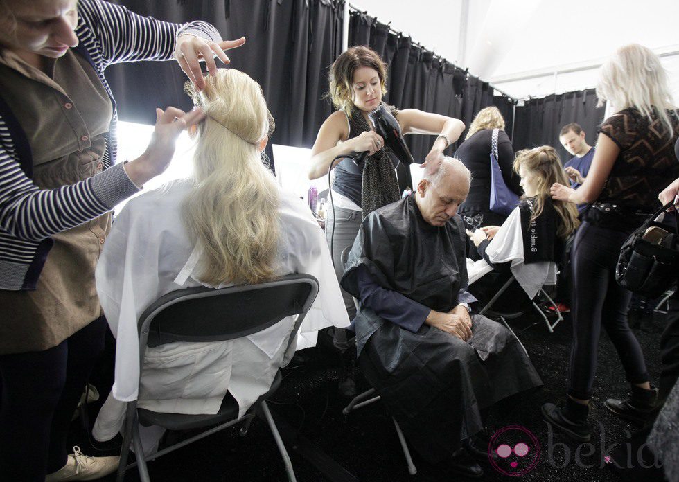 Backstage del desfile de BCBG Max Azria, colección primavera de 2012