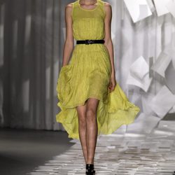 Vestido con largo asimétrico de Jason Wu, colección primavera de 2012