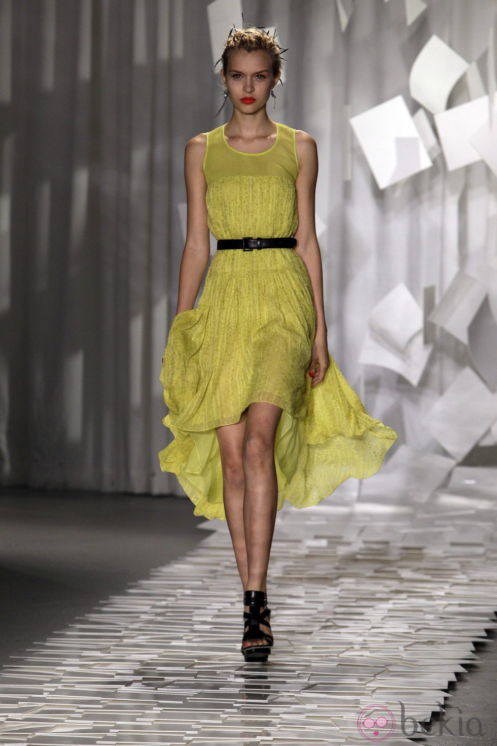 Vestido con largo asimétrico de Jason Wu, colección primavera de 2012