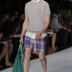 Bermudas de cuadros para hombre de Marc by Marc Jacobs, colección primavera 2012