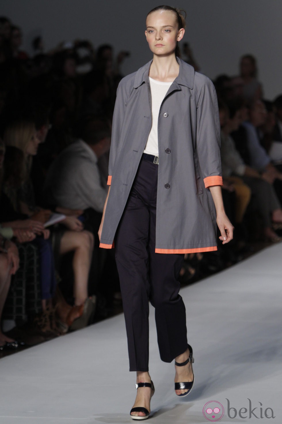 Gabardina de Marc by Marc Jacobs, colección primavera 2012