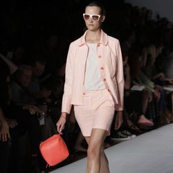 Traje de chaqueta con short de Marc by Marc Jacobs, colección primavera 2012