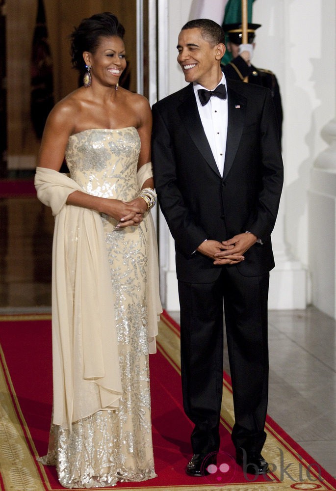 Michelle Obama con un vestido dorado de Naeem Khan