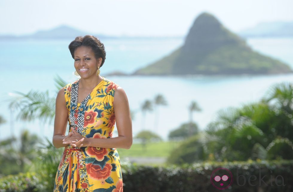 Michelle Obama con un vestido estampado en la cumbre APEC en Hawai