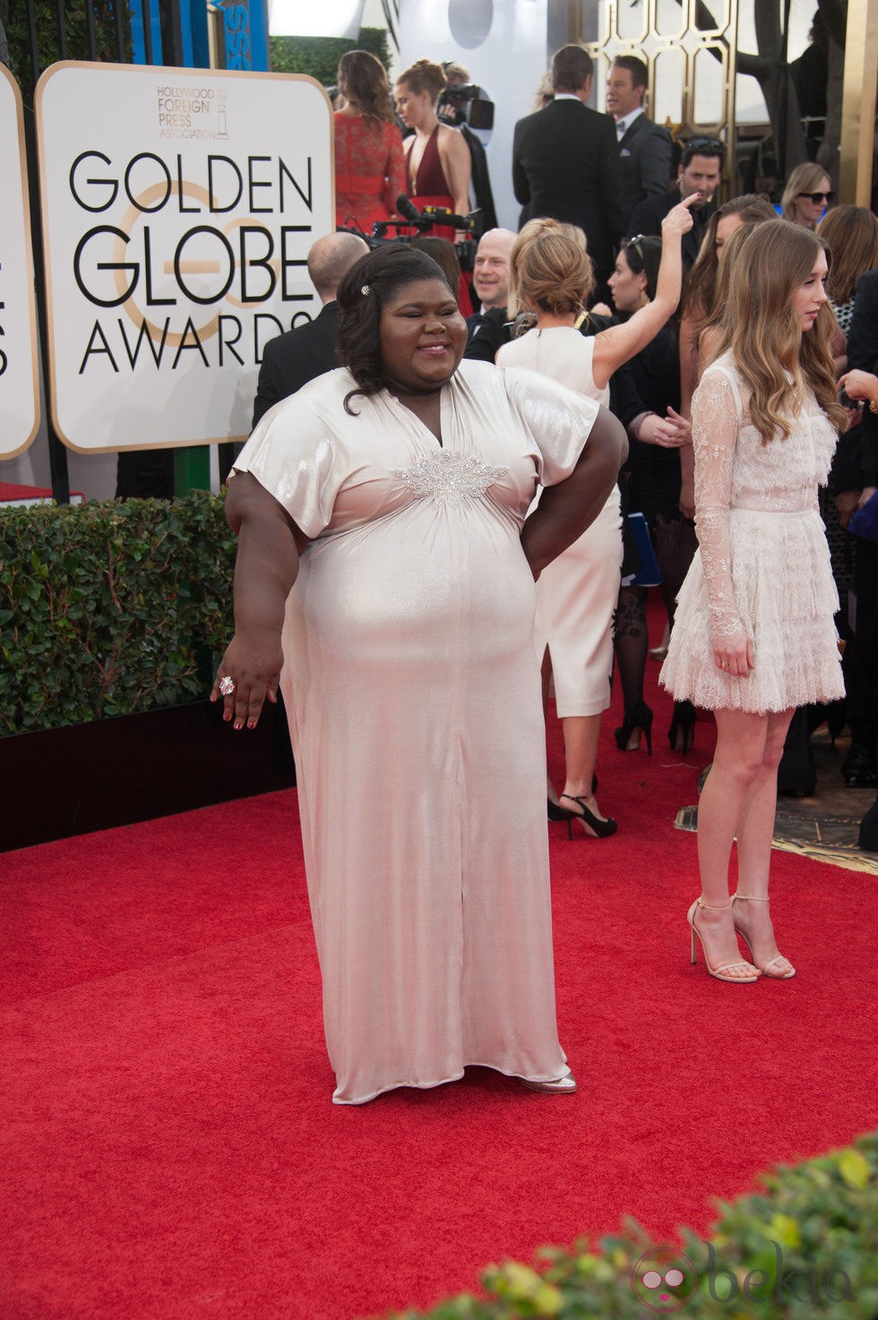 Gabourey Sidibe con un vestido de Michael Costello en la alfombra roja de los Globos de Oro 2014