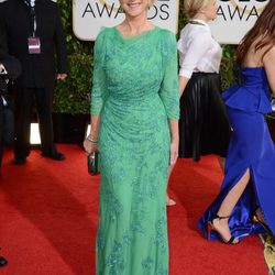 Helen Mirren con un vestido de Jenny Packham en la alfombra roja de los Globos de Oro 2014