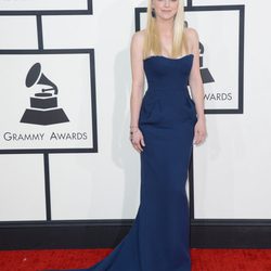 Anna Faris con un vestido de Fitriani en la alfombra roja de los Premios Grammy 2014