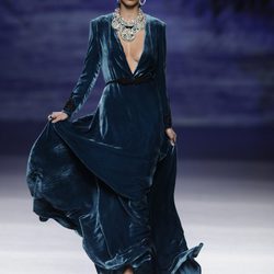 Vestido azul de la colección otoño/invierno 2014/2015 de Francis Montesinos en Madrid Fashion Week